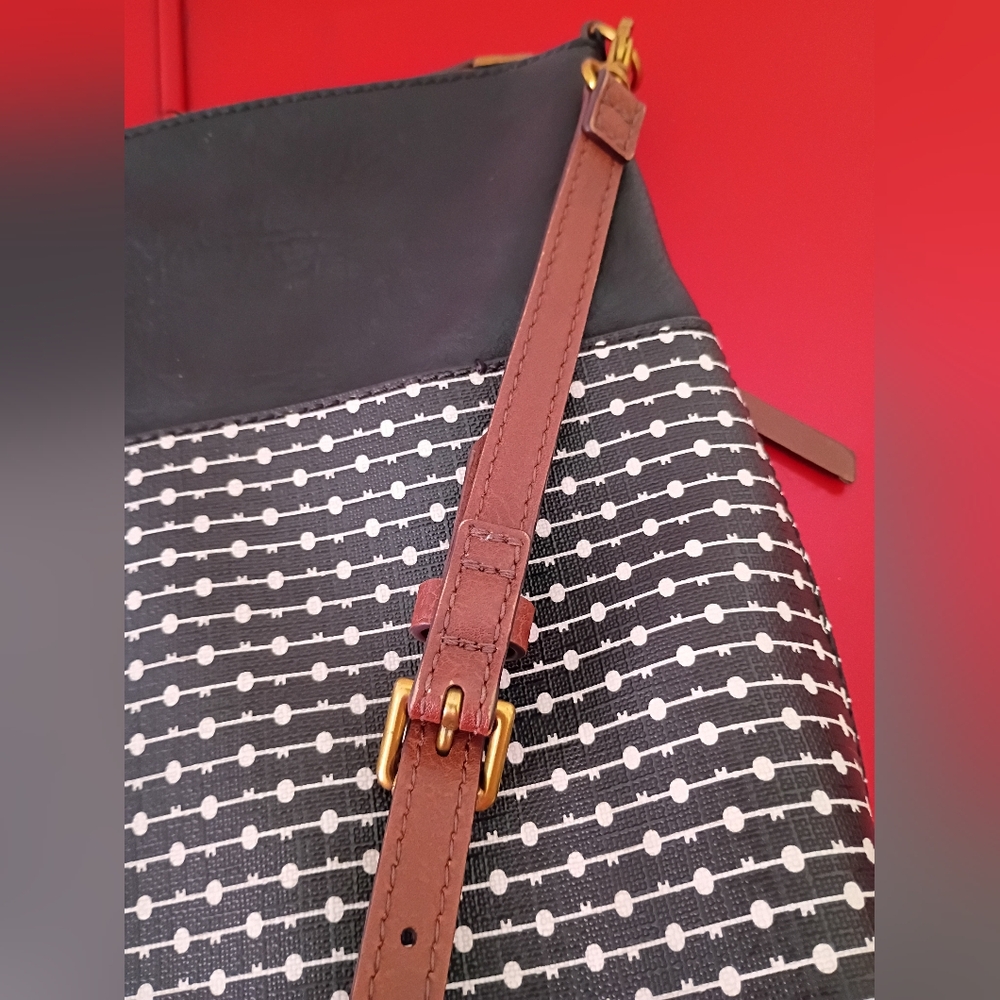 Fossil Black and White With Brown Adjustable Strap Women's Purse. - Picture 4 of 12